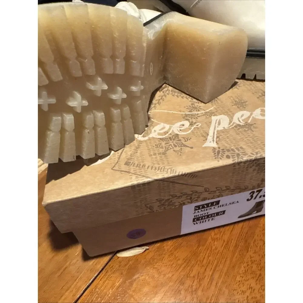 Free People James Chelsea Boot White Leather 37.5 (Size US Women's 7) $195 MSRP - Picture 4 of 4